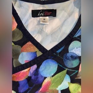 Koi lite medium scrub top
